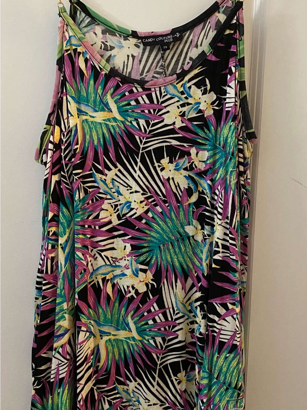 NWOT Candy Couture 2X Tropical Cold-Shoulder Tank with chain strap - Black/Multi